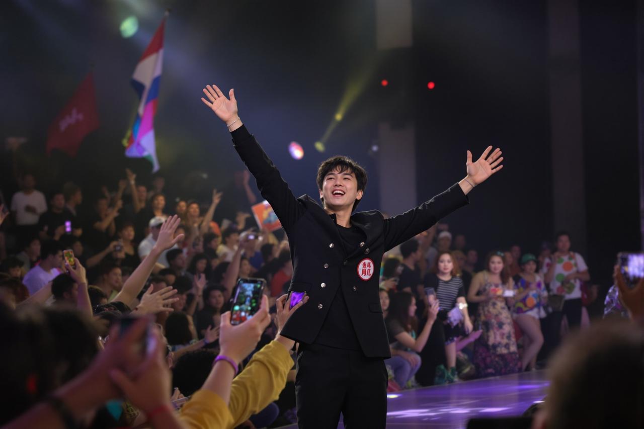 色婷婷影院影迷见面会圆满举行，万名粉丝热情参与