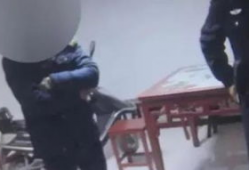 美女被强奸的视频,无辜美女遭遇强奸，视频揭露人性黑暗面