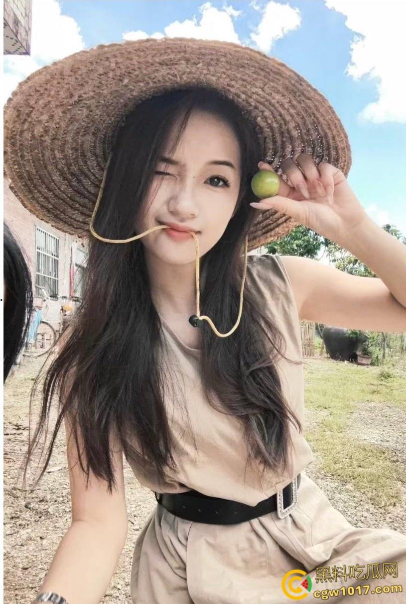 让姐姐插着跳蛋打扫卫生，饥渴奶奶的的姐姐，捏着奶子还喊着爸爸操我，按住头疯狂口交，后入内射小嫩穴！-2