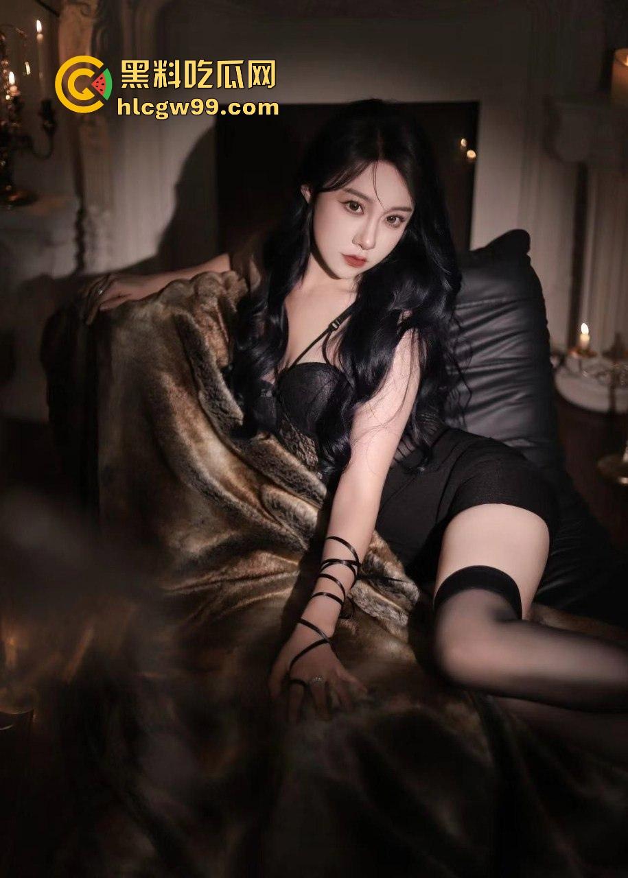 全裸健身秀绝对吸睛！妹子一边练身体一边晃胸，俩奶子晃得像水袋，弹性真特么好，让人看了想流汗！-1