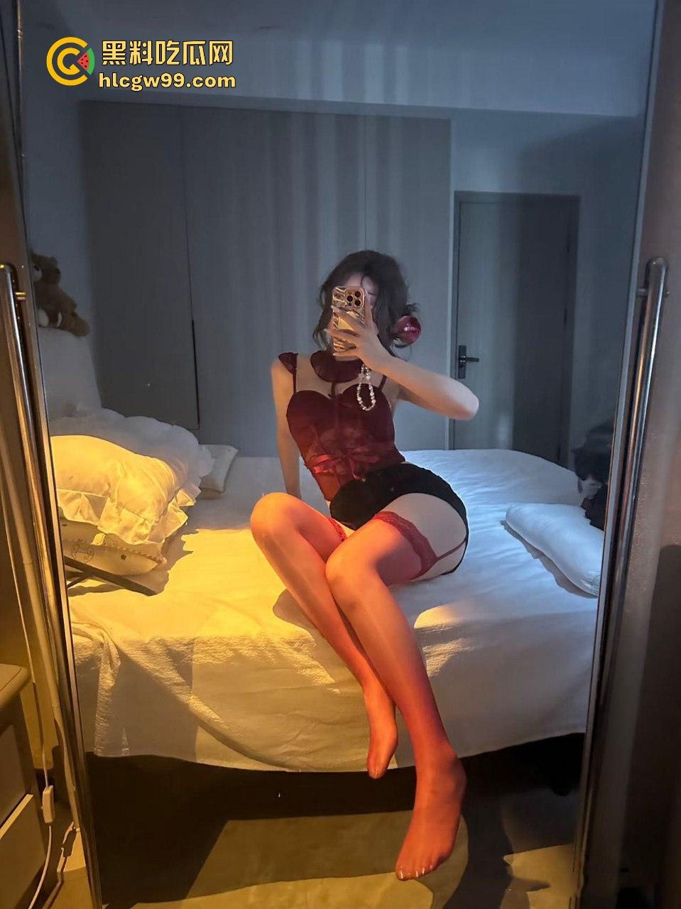 全裸健身秀绝对吸睛！妹子一边练身体一边晃胸，俩奶子晃得像水袋，弹性真特么好，让人看了想流汗！-2