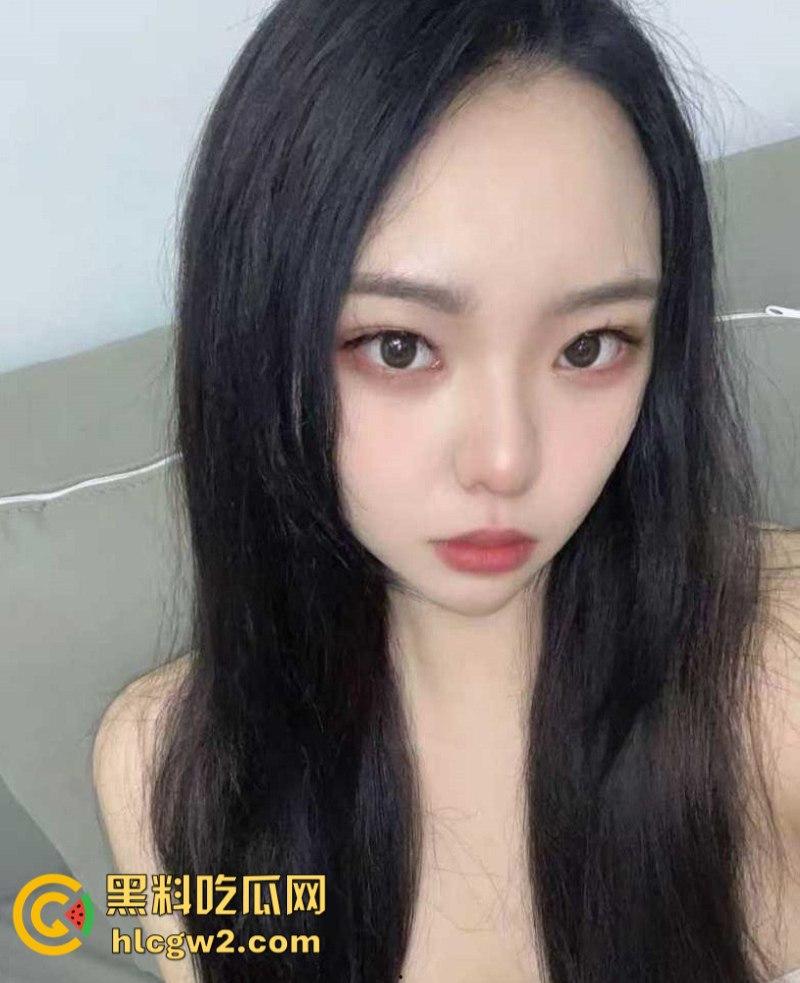 独家曝光！北京三里屯太古里 高颜值健身美女【李卓莹】大尺度自拍福利视频流出 圆润美乳一线天小穴令人血脉喷张-1