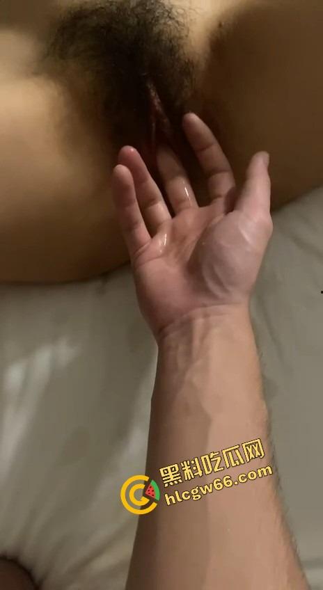 佛山小区人妻骚妇『邵萍丽』偷情嫌老公三下完事，转头让我操得腿软叫不停，高潮后主动舔鸡巴喊香！-16